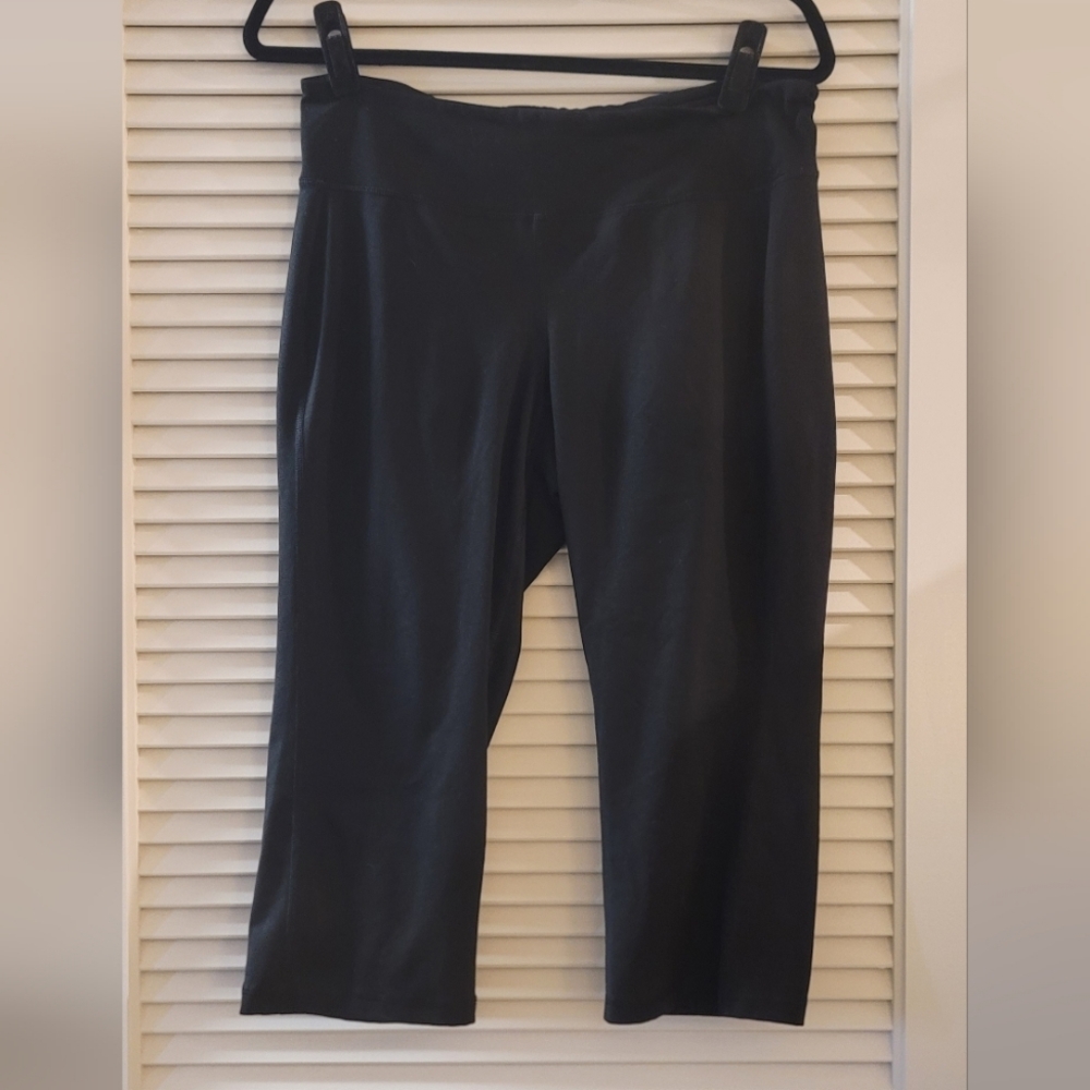 Old Navy- (Plus-Size) Black Activewear Workout Cropped Stretchy Pants